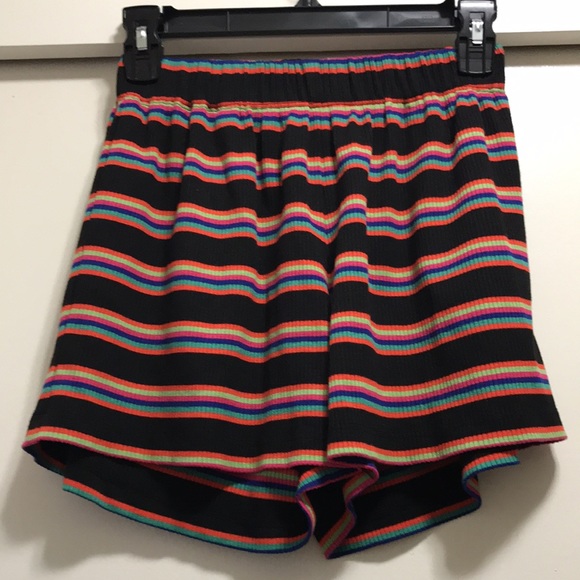 3 piece combo Pants, Shorts, Crop Top - Picture 10 of 13